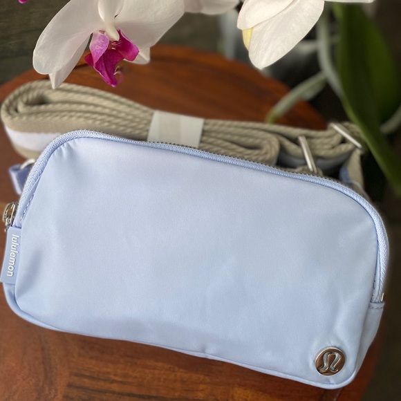Lululemon Pastel Blue / Raw Linen Everywhere Crossbody Bag - Picture 8 of 8